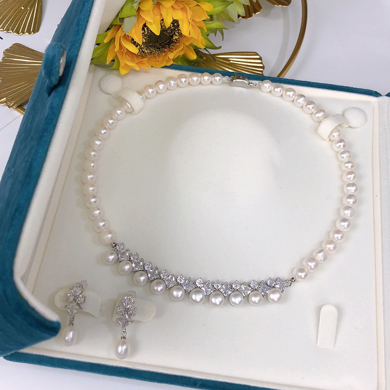 Pearl Necklace Set - Um conjunto de água doce pérola
