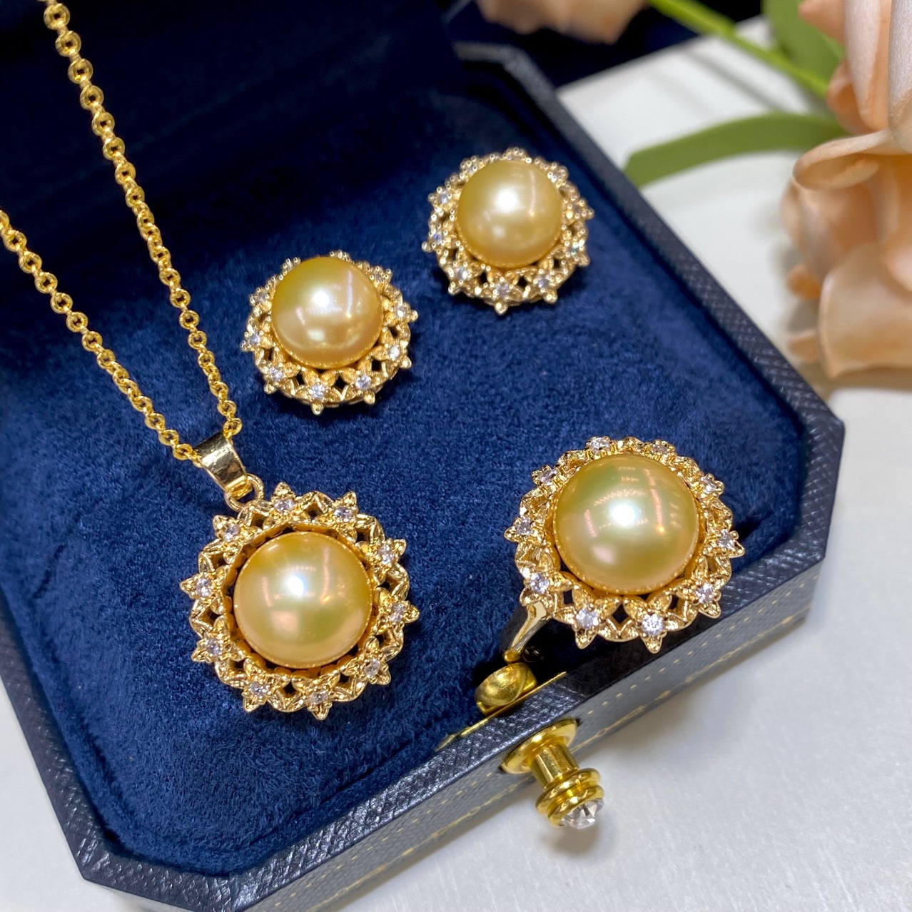 Conjunto de Colar com Pingente - Pearl Necklace Set avaliação e preço