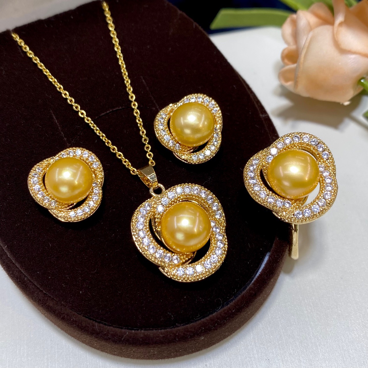Conjunto de Colar com Pingente - Pearl Necklace Set avaliação e preço